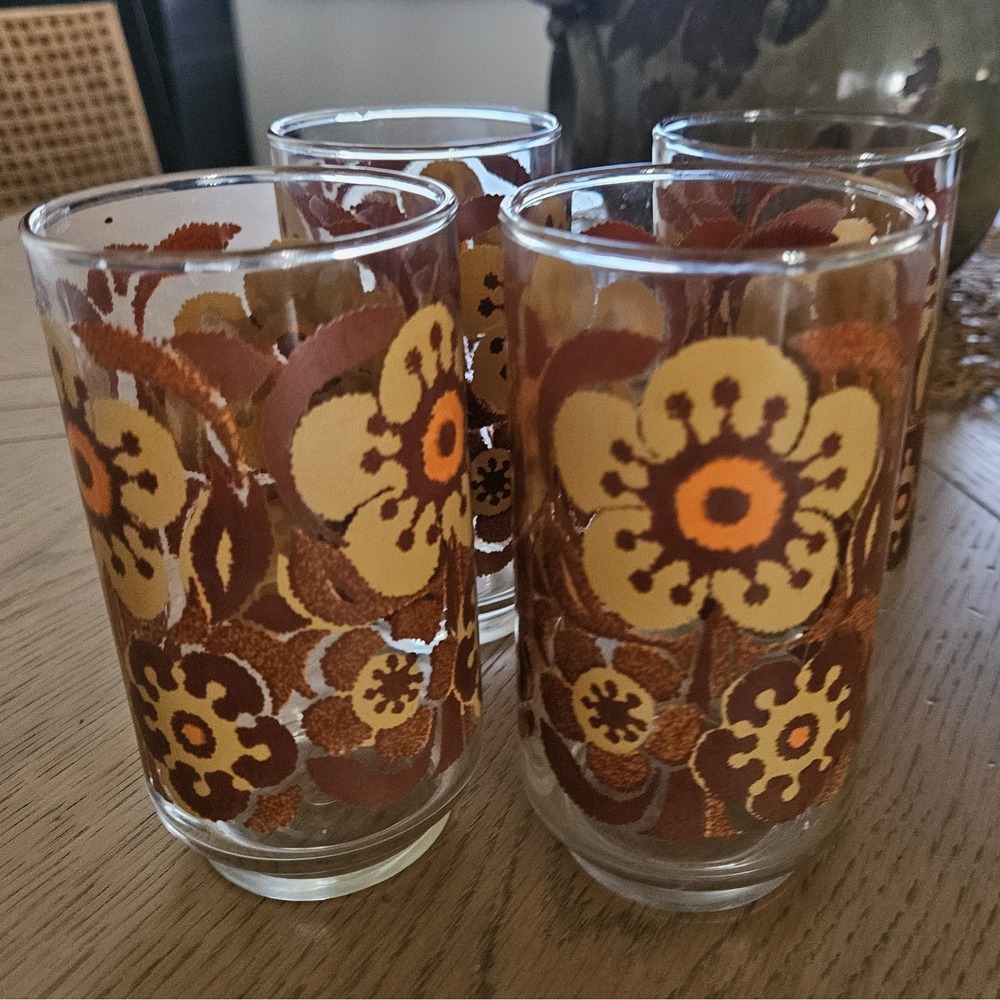 Vintage Flower Power Drinking Glasses Set Of 4  Tumblers  1970s Retro MCM